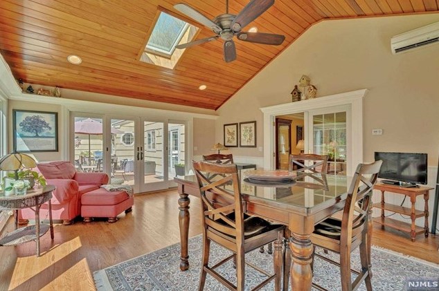 52 Elizabeth Ln, Mahwah NJ 07430-2808 exterior