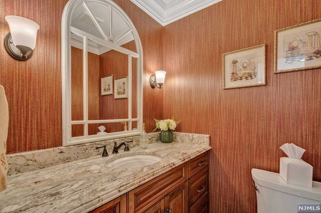 52 Elizabeth Ln, Mahwah NJ 07430-2808 exterior