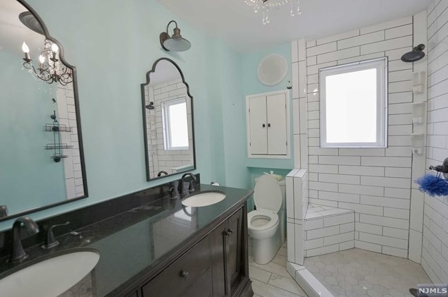 248 Clinton Ave, Bergenfield NJ 07621-3203 exterior