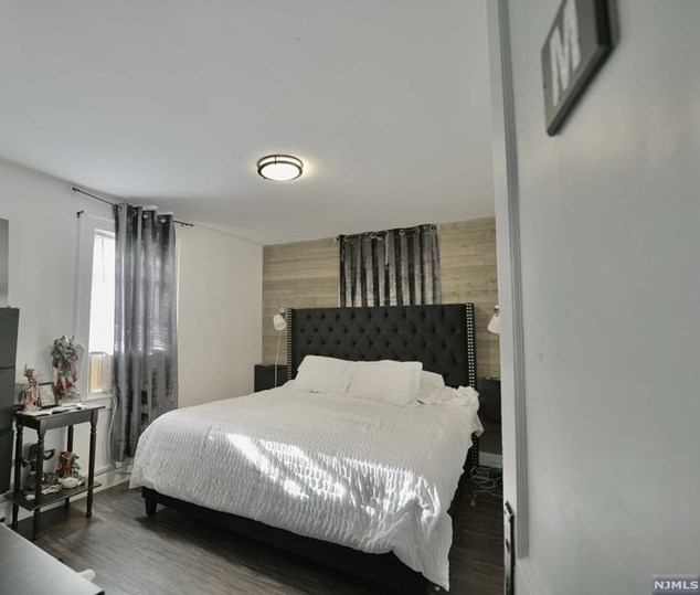 248 Clinton Ave, Bergenfield NJ 07621-3203 exterior