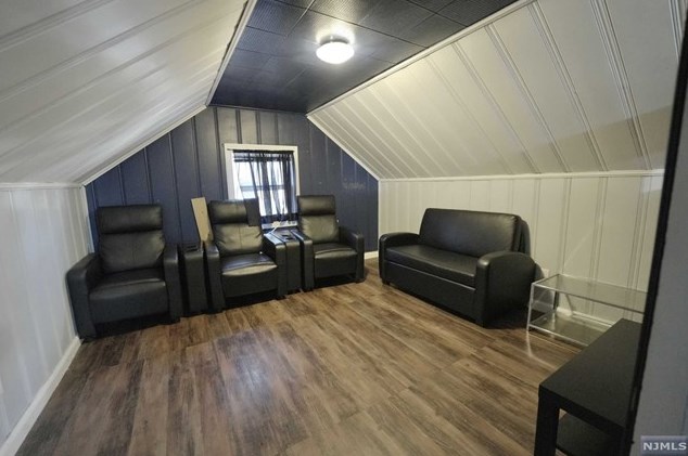 248 Clinton Ave, Bergenfield NJ 07621-3203 exterior