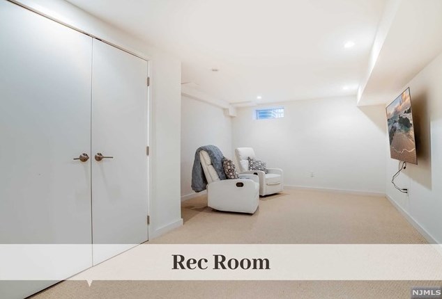 159 Forest Rd, Ridgewood NJ  07452-1914 exterior