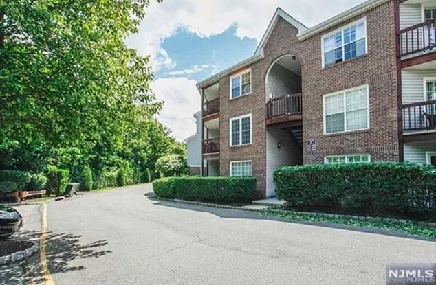 1451 Teresa Dr, West Fort Lee NJ  07024-2153 exterior