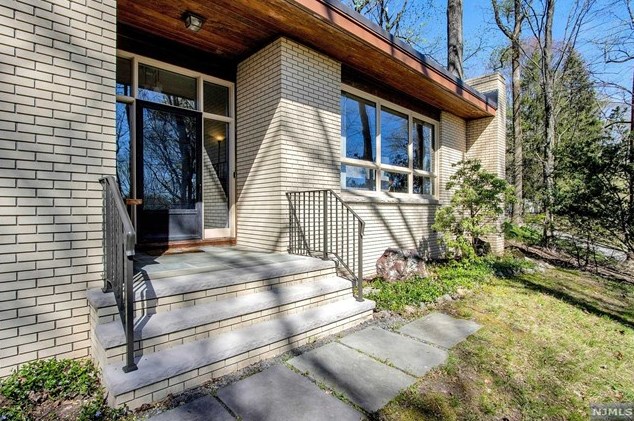 734 Van Emburgh Ave, Westwood NJ  07676-3818 exterior