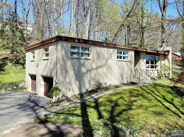 734 Van Emburgh Ave, Westwood NJ  07676-3818 exterior