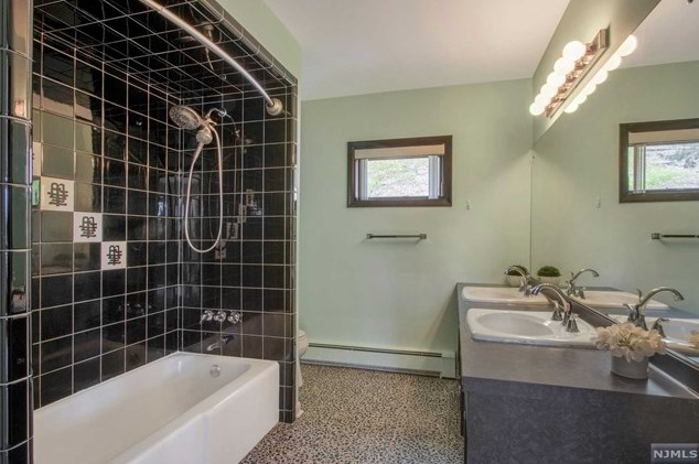 734 Van Emburgh Ave, Westwood NJ  07676-3818 exterior