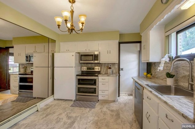 734 Van Emburgh Ave, Westwood NJ  07676-3818 exterior
