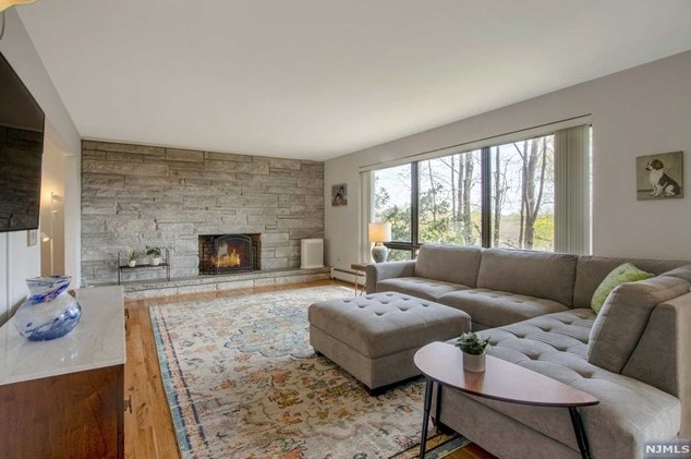 734 Van Emburgh Ave, Westwood NJ  07676-3818 exterior