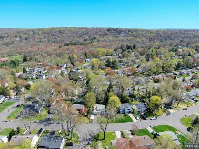 59 Stuart St, Waldwick NJ  07463-2419 exterior