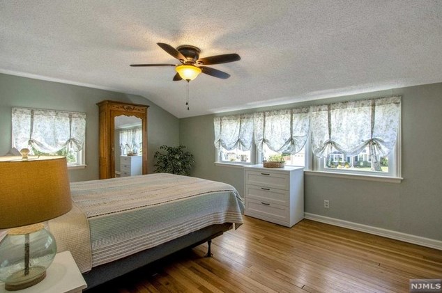 59 Stuart St, Waldwick NJ  07463-2419 exterior