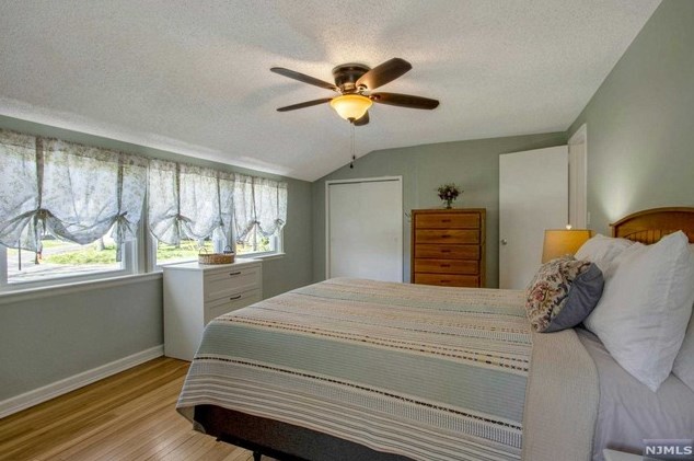 59 Stuart St, Waldwick NJ  07463-2419 exterior