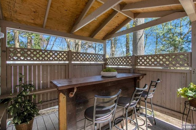 59 Stuart St, Waldwick NJ  07463-2419 exterior