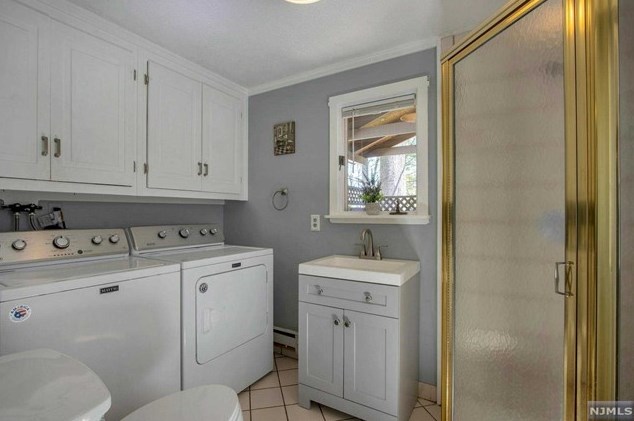 59 Stuart St, Waldwick NJ  07463-2419 exterior