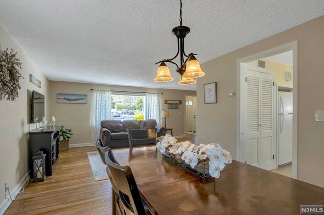 59 Stuart St, Waldwick NJ  07463-2419 exterior