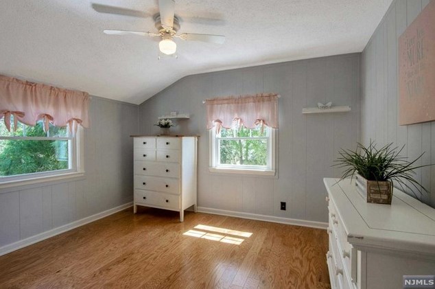 59 Stuart St, Waldwick NJ  07463-2419 exterior