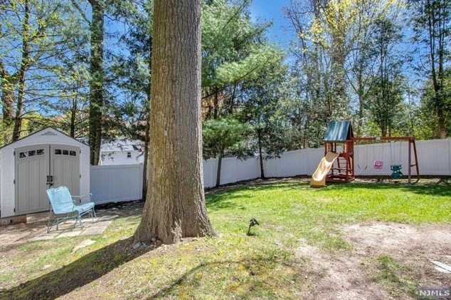 59 Stuart St, Waldwick NJ  07463-2419 exterior