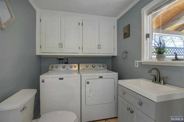 59 Stuart St, Waldwick NJ  07463-2419 exterior