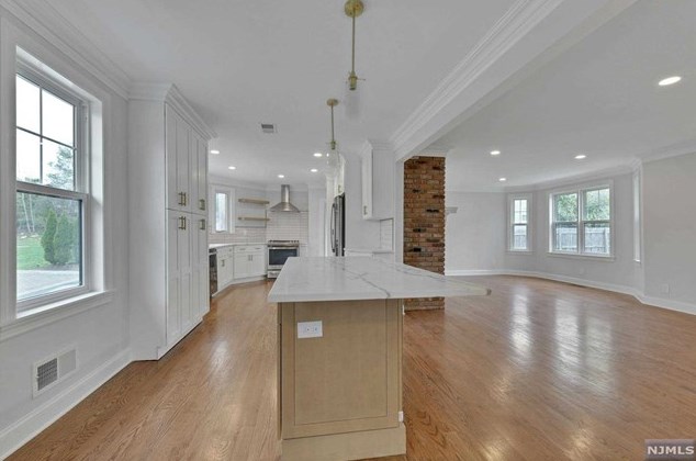 100 Colony Ave, Park Ridge NJ 07656-1104 exterior