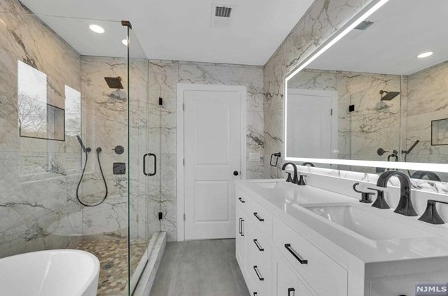 100 Colony Ave, Park Ridge NJ 07656-1104 exterior