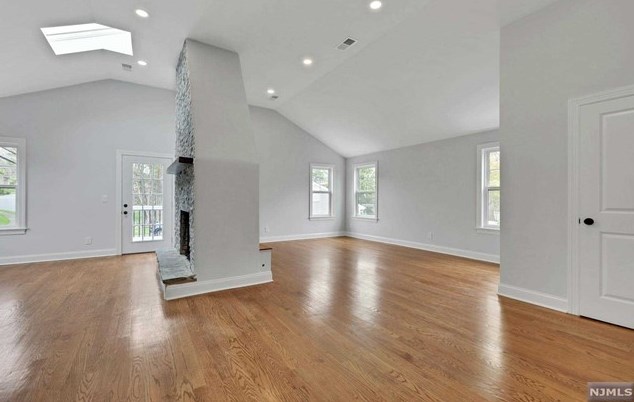 100 Colony Ave, Park Ridge NJ 07656-1104 exterior