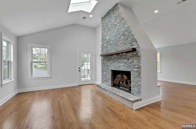 100 Colony Ave, Park Ridge NJ 07656-1104 exterior