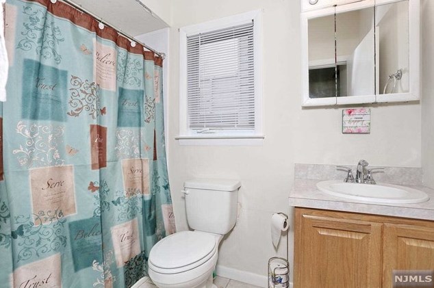 558 Lafayette Ave, Paterson NJ 07506-2423 exterior