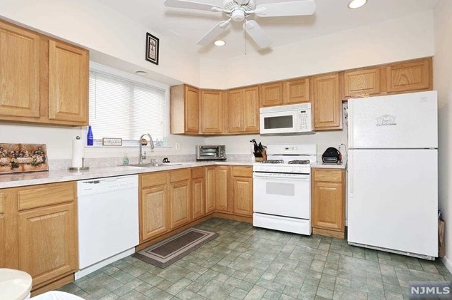 558 Lafayette Ave, Paterson NJ 07506-2423 exterior