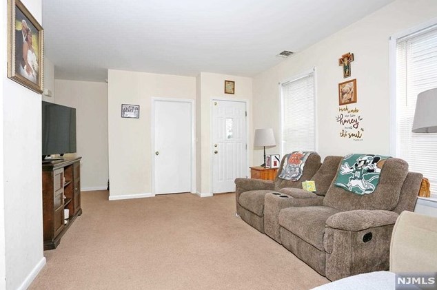 558 Lafayette Ave, Paterson NJ 07506-2423 exterior