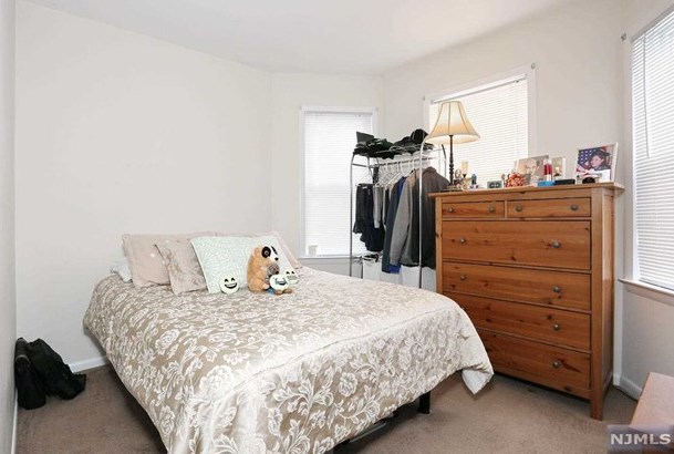 558 Lafayette Ave, Paterson NJ 07506-2423 exterior