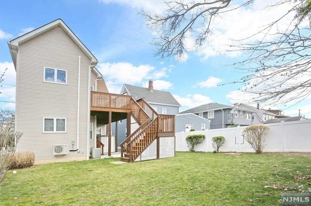 558 Lafayette Ave, Paterson NJ 07506-2423 exterior