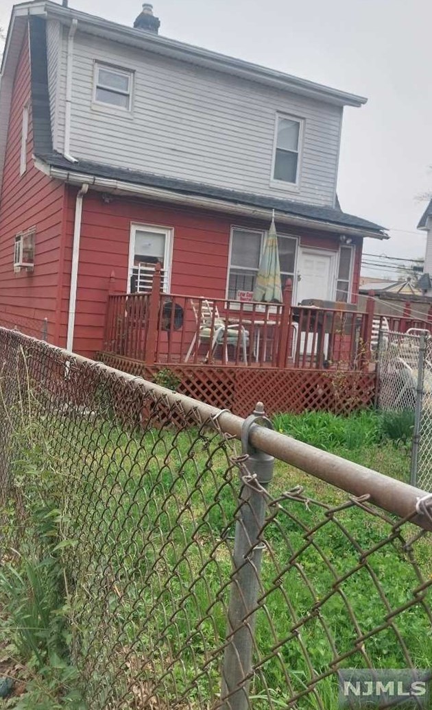 197 Sunset Ave, Newark NJ  07106-2642 exterior