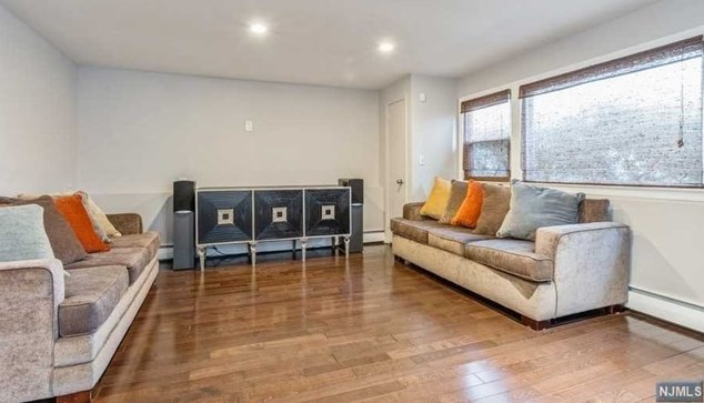 44 Roberts Ct, Tenafly NJ 07670-2001 exterior