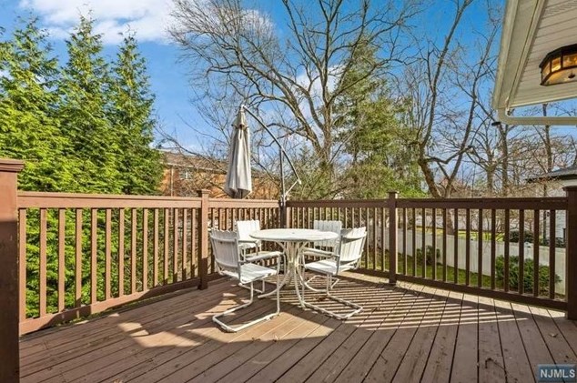 44 Roberts Ct, Tenafly NJ 07670-2001 exterior