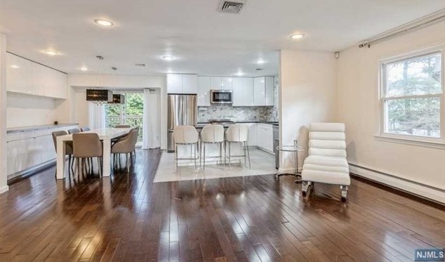 44 Roberts Ct, Tenafly NJ 07670-2001 exterior