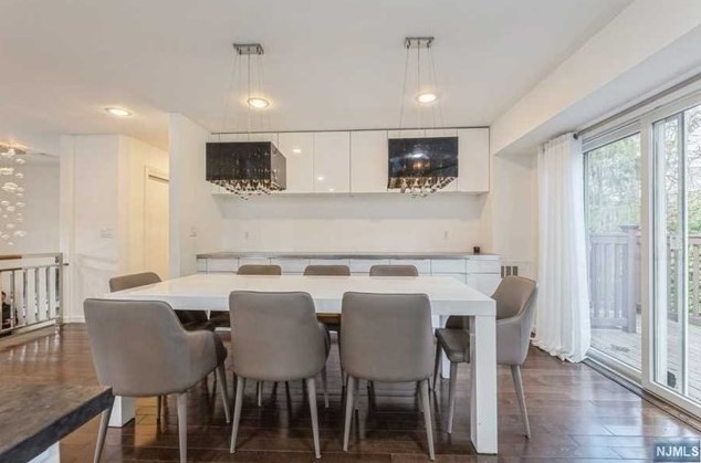 44 Roberts Ct, Tenafly NJ 07670-2001 exterior