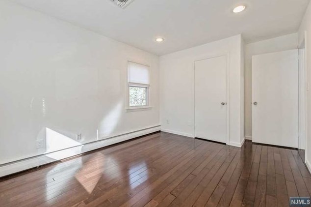 44 Roberts Ct, Tenafly NJ 07670-2001 exterior