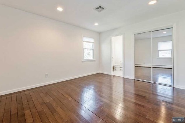 44 Roberts Ct, Tenafly NJ 07670-2001 exterior