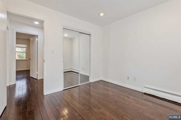 44 Roberts Ct, Tenafly NJ 07670-2001 exterior