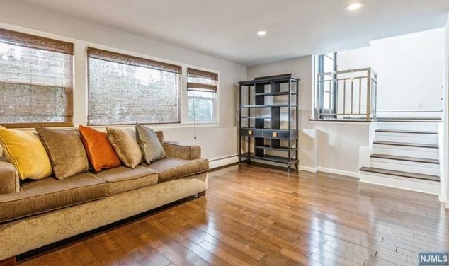 44 Roberts Ct, Tenafly NJ 07670-2001 exterior