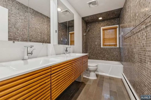 44 Roberts Ct, Tenafly NJ 07670-2001 exterior