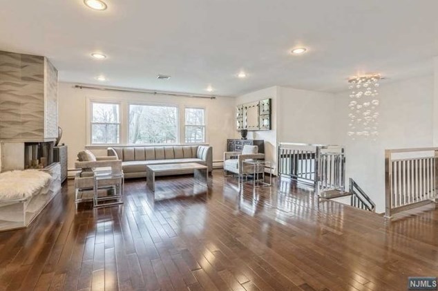 44 Roberts Ct, Tenafly NJ 07670-2001 exterior