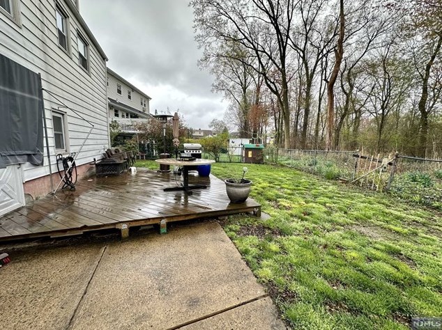 87 Wilson St, Little Ferry NJ 07643-1329 exterior