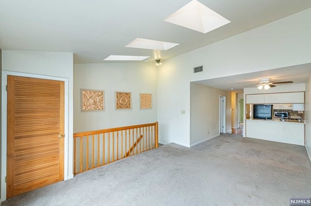 109 Stuyvesant Ave, Lyndhurst NJ  07071-1463 exterior