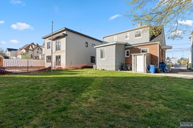 870 Paterson Ave, East Rutherford NJ 07073-1016 exterior