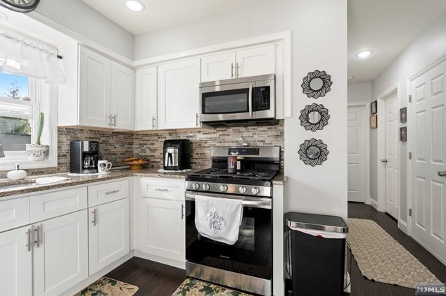 870 Paterson Ave, East Rutherford NJ 07073-1016 exterior