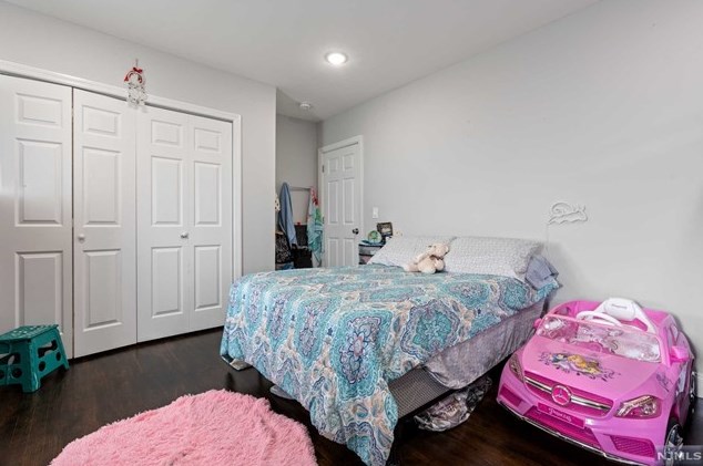 870 Paterson Ave, East Rutherford NJ 07073-1016 exterior