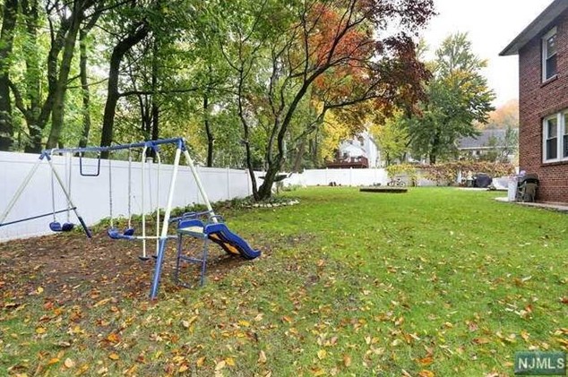 1108 Lorraine Ave, Teaneck NJ 07666-5745 exterior