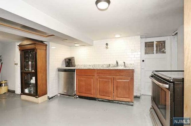 1108 Lorraine Ave, Teaneck NJ 07666-5745 exterior