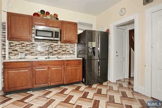 1108 Lorraine Ave, Teaneck NJ 07666-5745 exterior