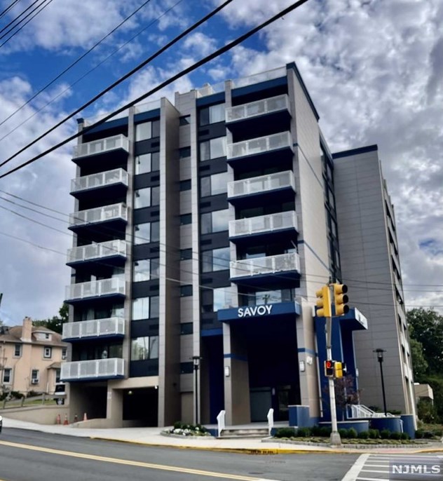 464 Gorge Rd, Cliffside Park NJ  07010-2815 exterior